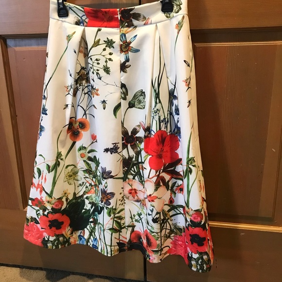 Nancy Yang Floral skirt - Picture 2 of 3